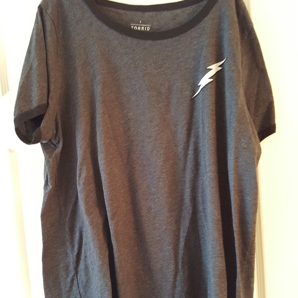 TORRID Ziggy Tee SZ 114/16 1X Bowie Gray